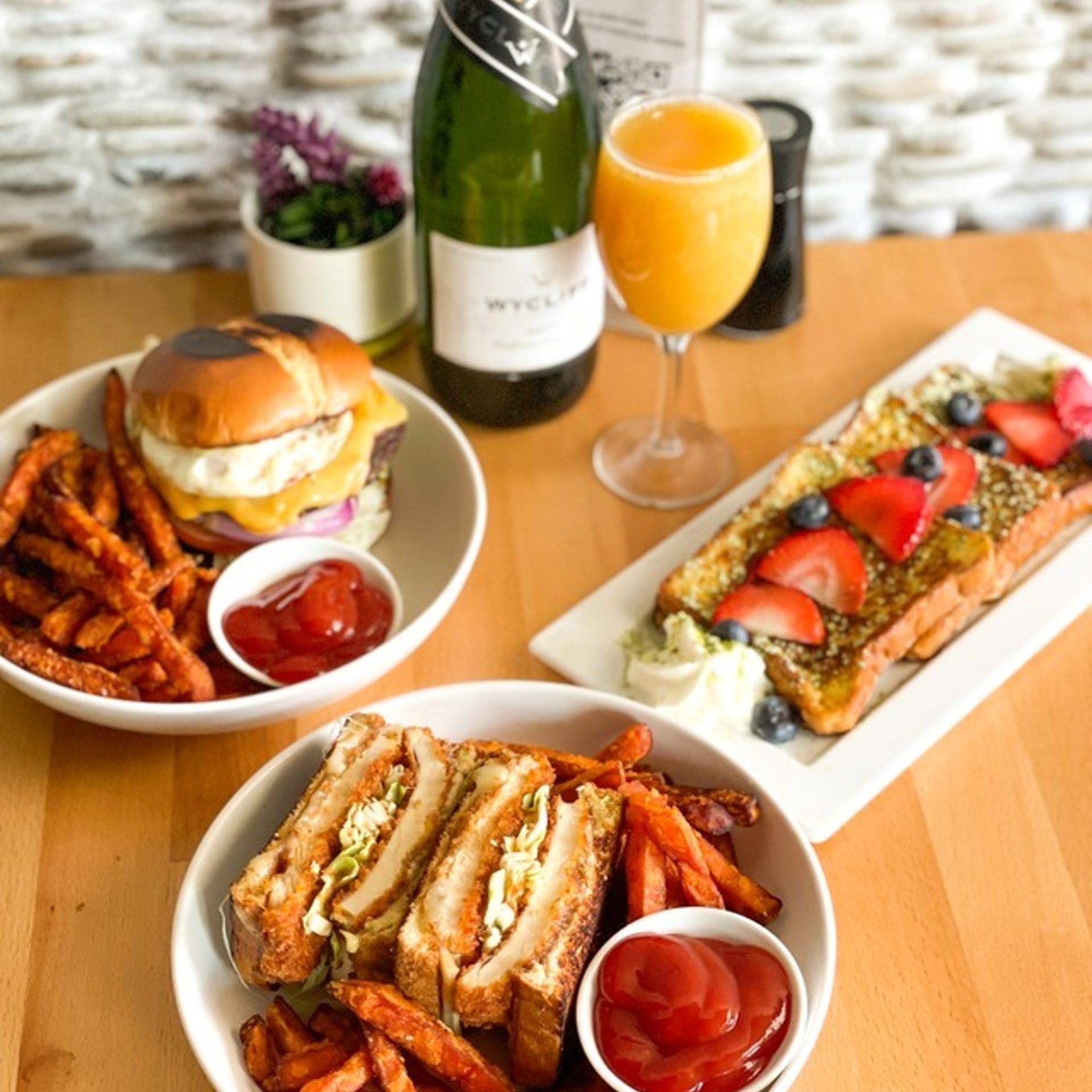 Bottomless Brunch — Saturdays & Sundays, 12–4 PM.